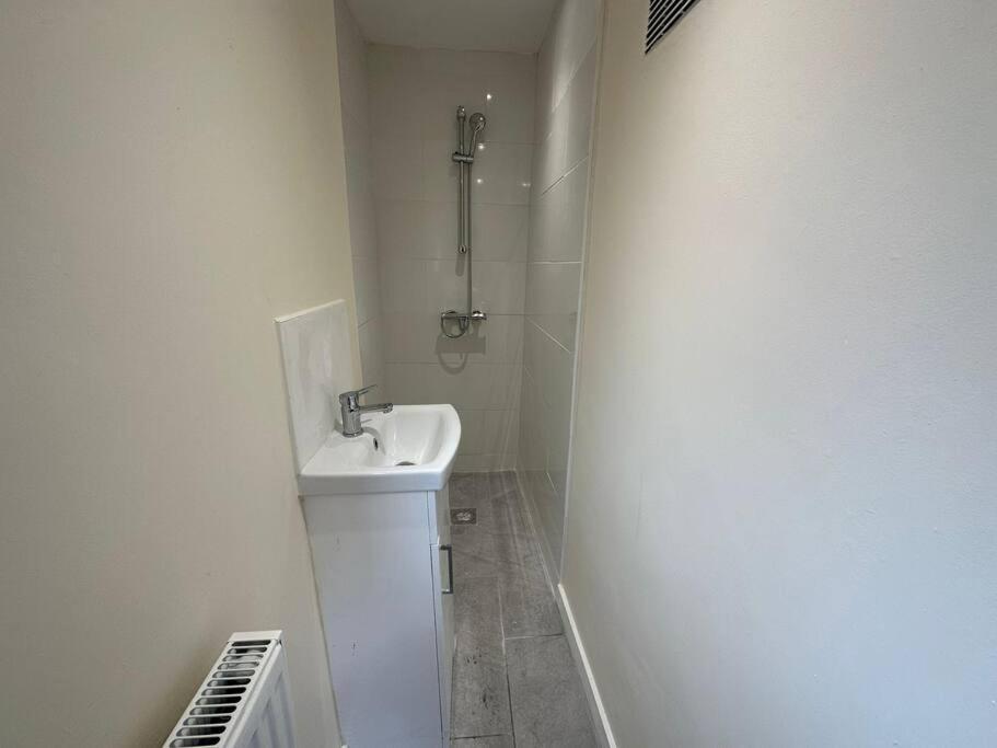 Big 3 Bedroom London House With 2 Bathroom พลัมสเตด ภายนอก รูปภาพ