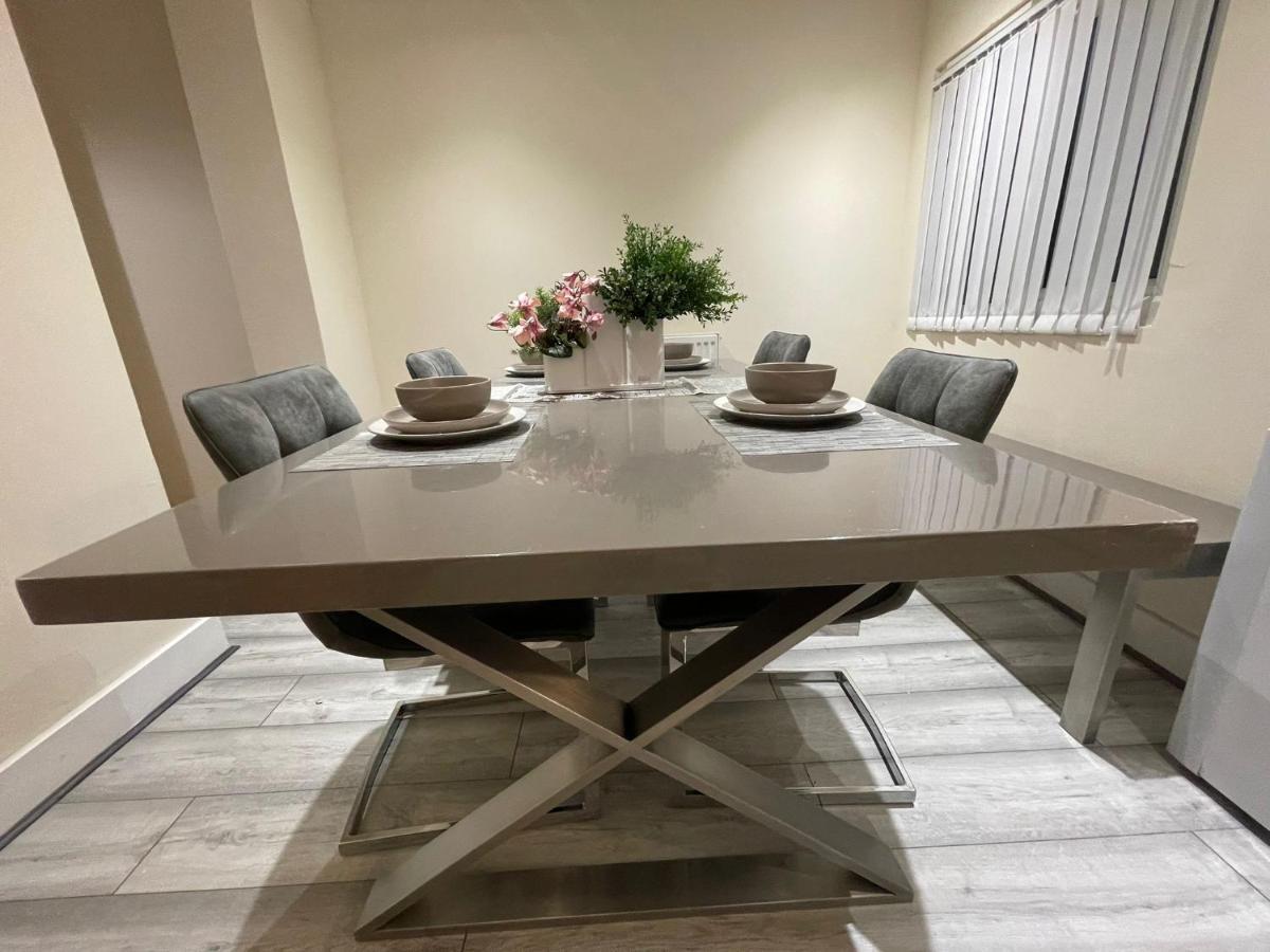 Big 3 Bedroom London House With 2 Bathroom พลัมสเตด ภายนอก รูปภาพ