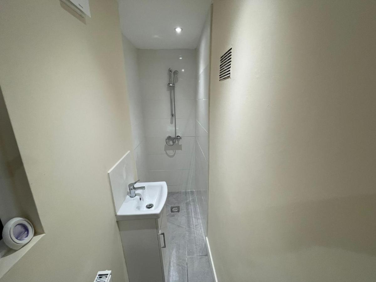 Big 3 Bedroom London House With 2 Bathroom พลัมสเตด ภายนอก รูปภาพ